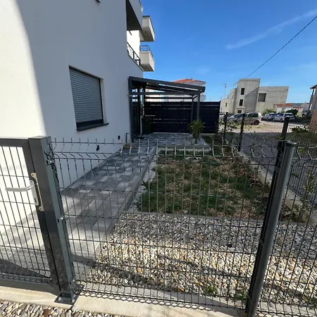 Lily Apartman *