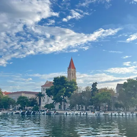 Lily Trogir